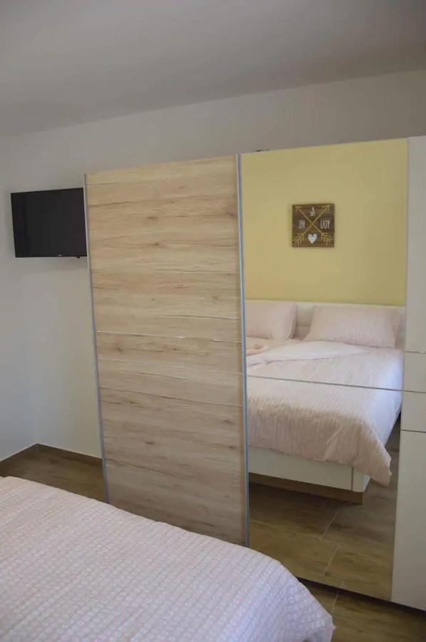 Old Town Apartment Popovic Vrsar Bagian luar foto